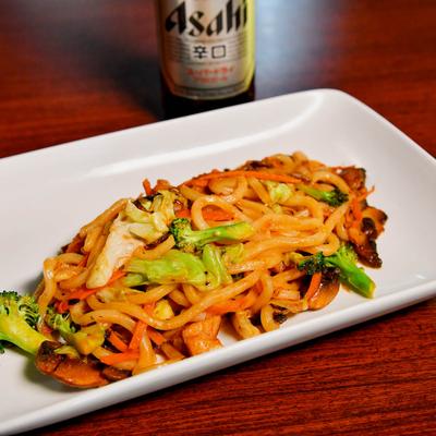 Fried noodles with veggies.