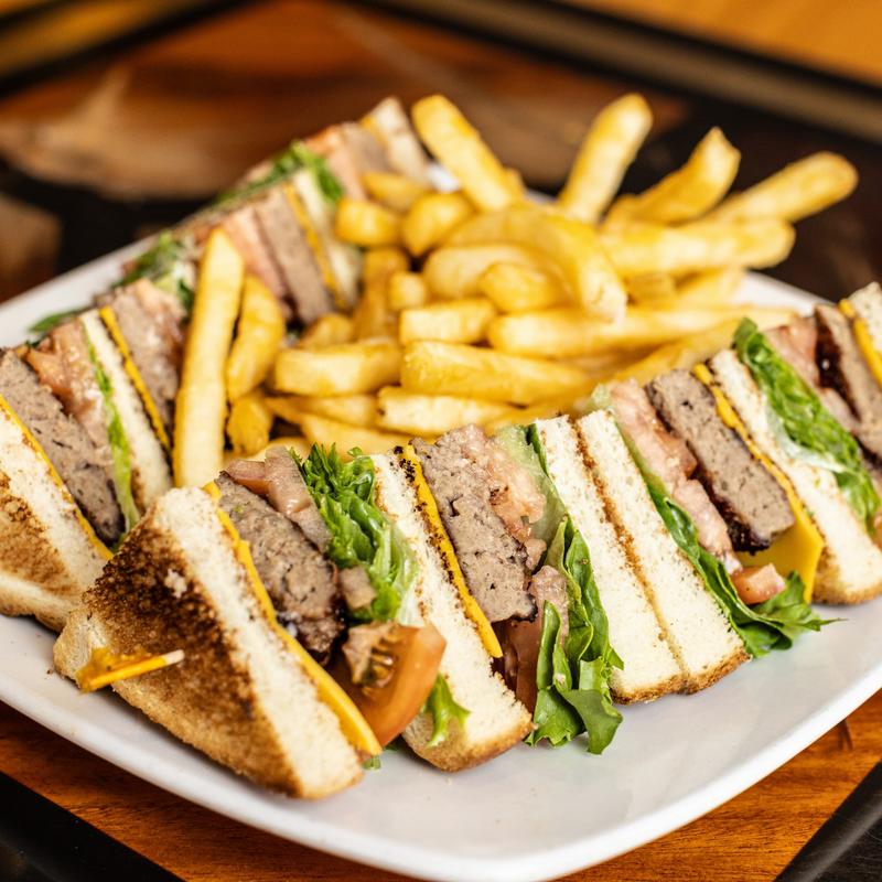 menu item 6 of 9, Angus Cheeseburger Club