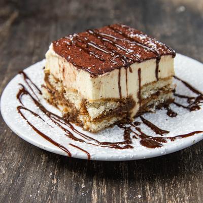 Tiramisu cake