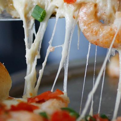 Pastry with melted cheese and vegetables