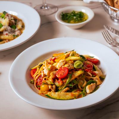 Chicken and vegetable linguine pasta with leeks, zucchini, and tomatoes.