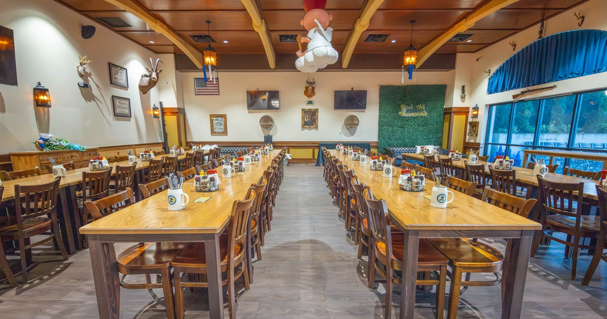 Dining room, long tables