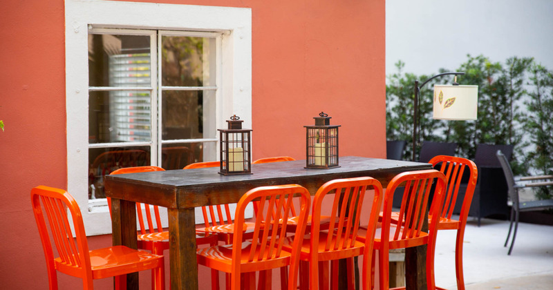 Exterior, table for eight