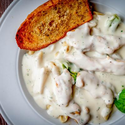 Chicken broccoli alfredo.