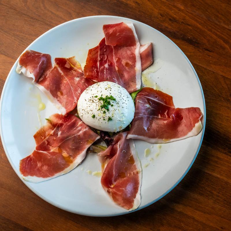 Burrata Con Prosciutto photo