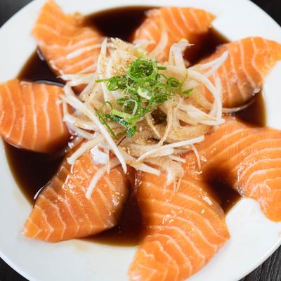 Salmon with maui onions.