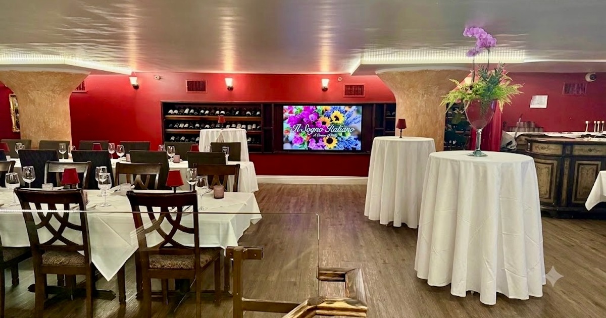 Private Mezzanine arranged for a business meeting, presentation or corporate reception at Il Sogno Italiano San Diego.