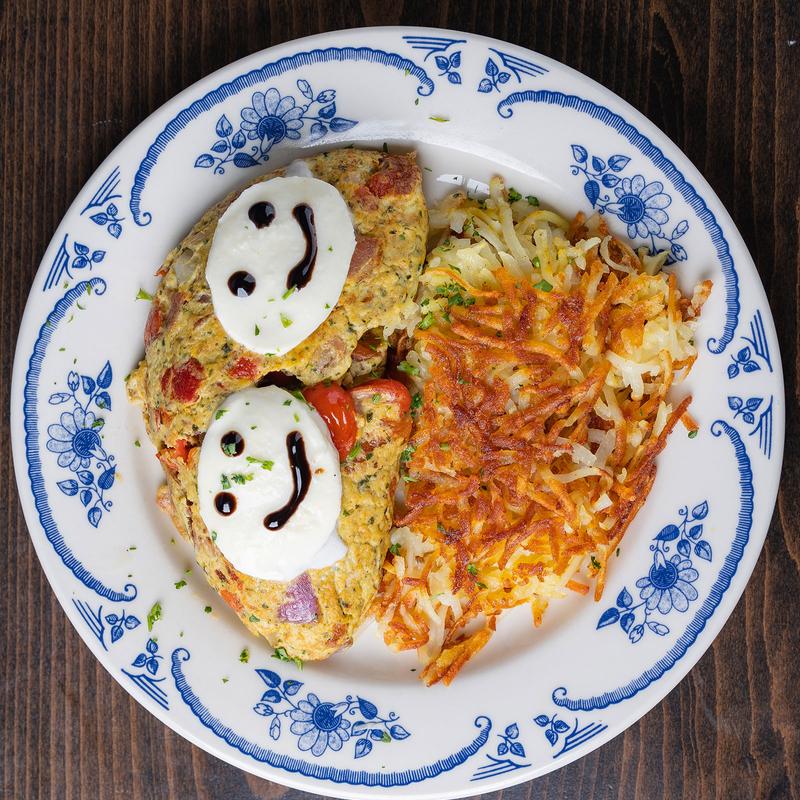 Prosciutto, Red Pepper, Onion, Cherry Tomato, Buffalo Mozzarella & Pesto photo