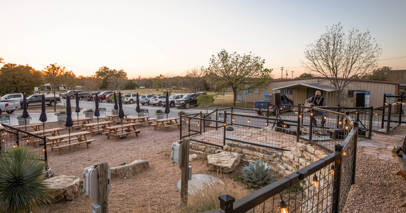 Exterior, acoustic live gig