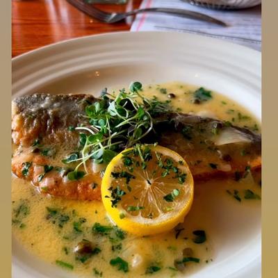 Sea bass filet in white wine sauce.