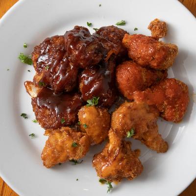 Crispy fried cauliflower in a choice of sauce