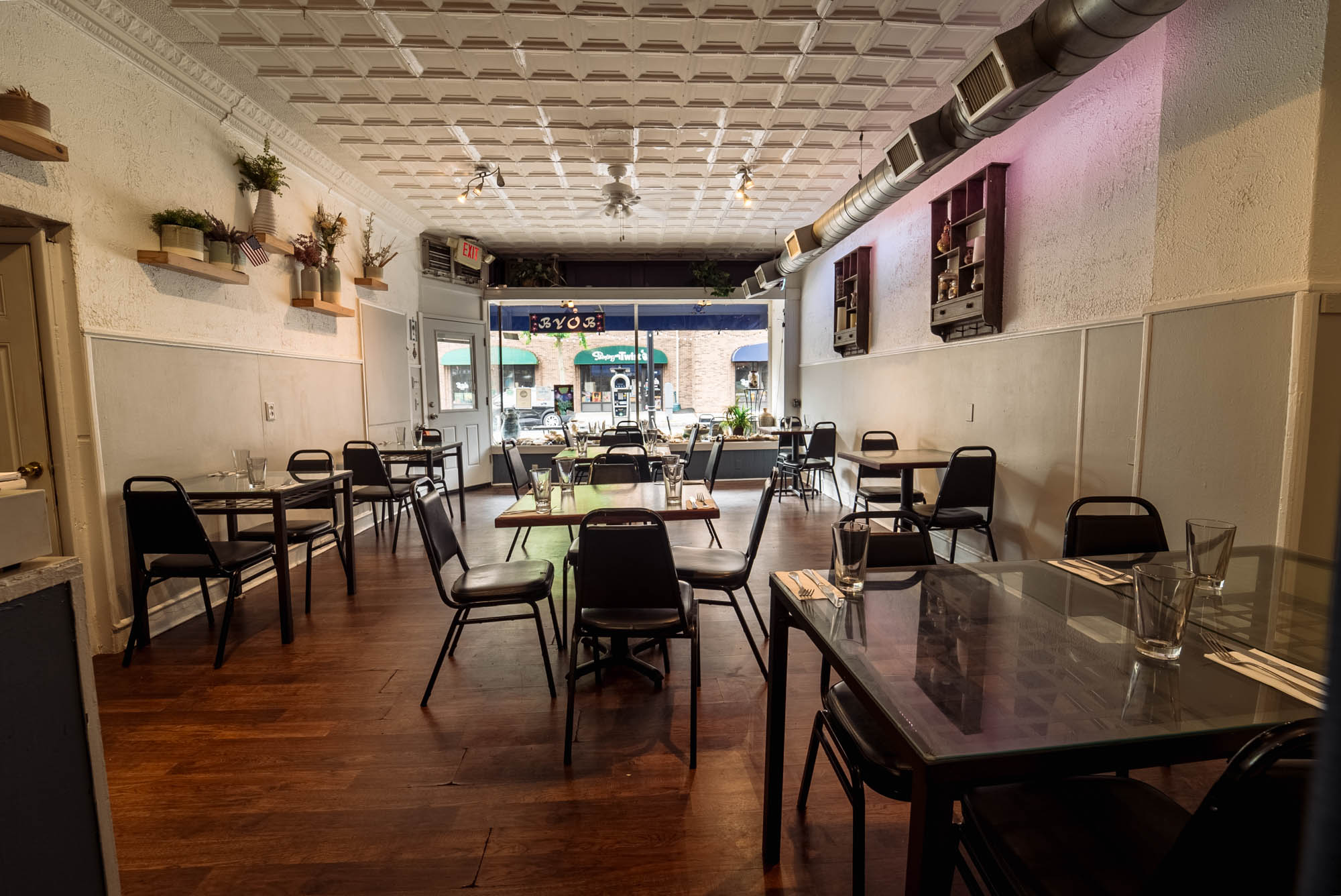 Interior seating space main dining room