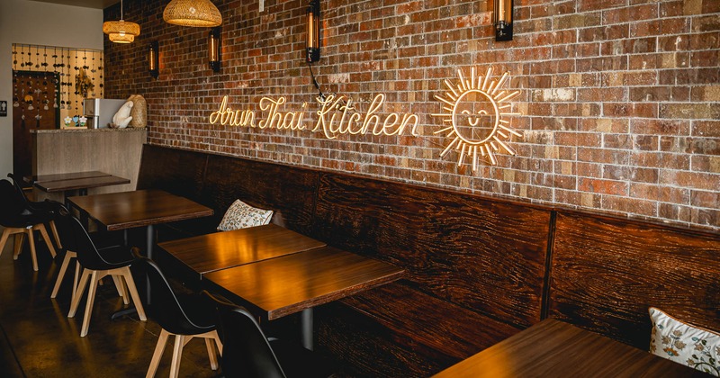 Seating area, banquette seating