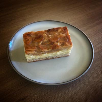 Bienenstich cake.