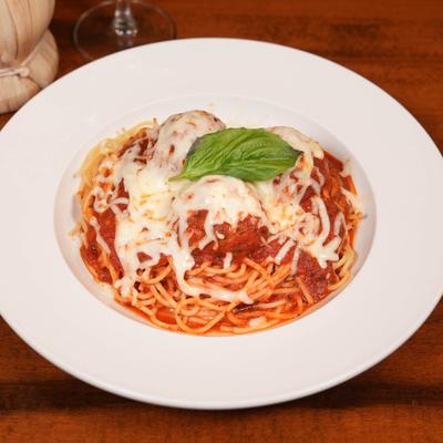 Spaghetti and meatballs.