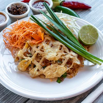 Stir fried noodles with veggies.