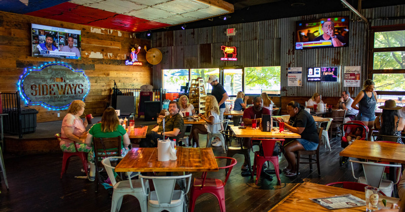 Interior, peoples seating and eating