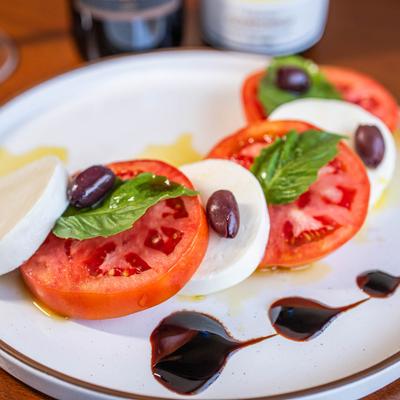 Mozzarella caprese.