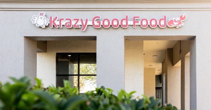 Info wall, bench, food counter