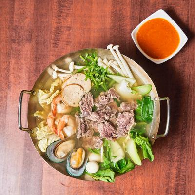 Combination of meats & vegetables soup served with house special sauce.