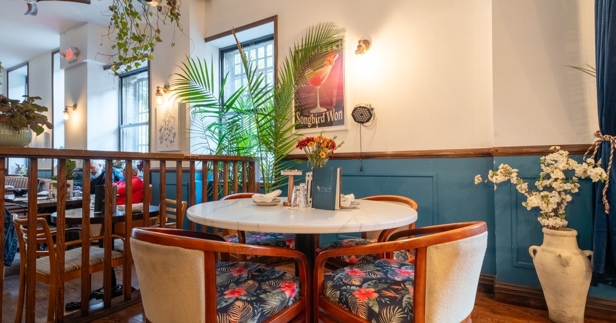 Interior, diner round table, armchairs