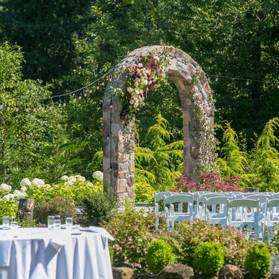 Wedding arch with forrest in the back