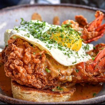 Bread, red meat and fried egg on top