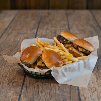 Cheeseburger sliders with fries