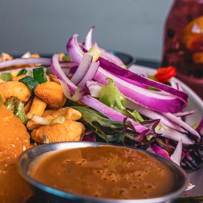 Ahi salad served mixed vegetables and mandarins