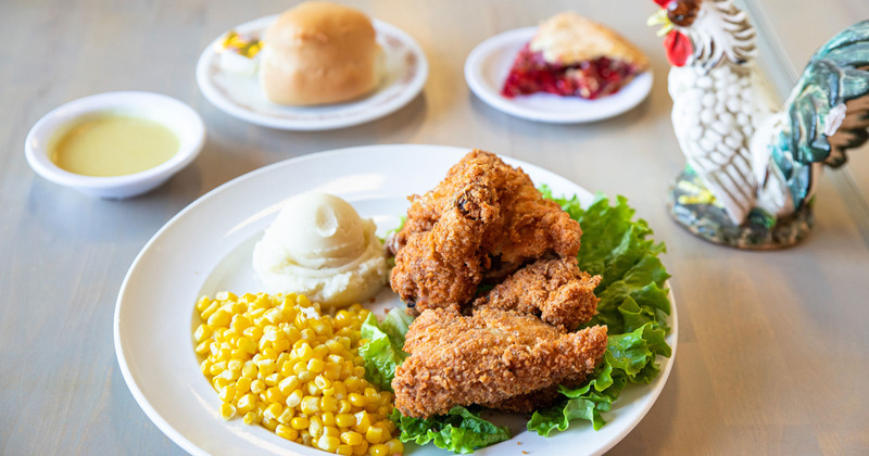 Fried chicken with mashed potatoes and corn