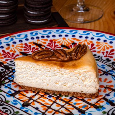 Cheesecake with pecans.