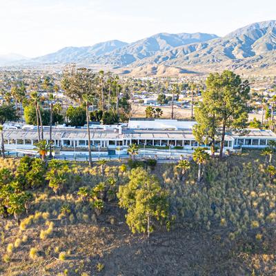 Valley with trees surrounding the restaurant.