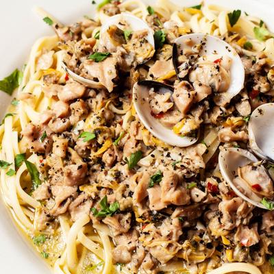 Spaghetti, sauce with meat on top