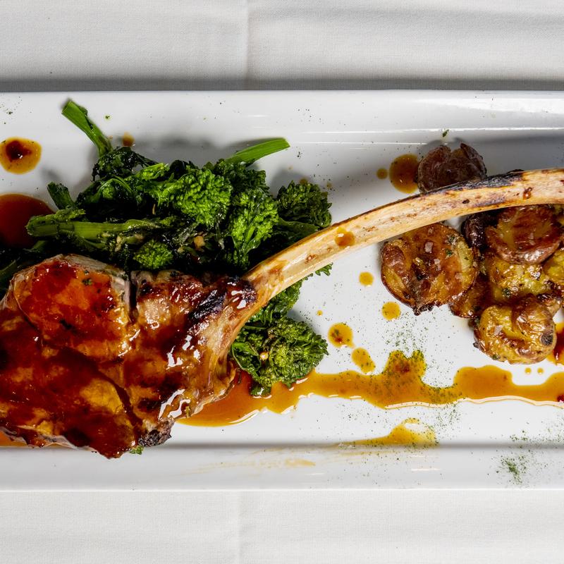 menu item 19 of 53, Nodino di vitello alla griglia con broccoli rapa, patate al vapore con burro all