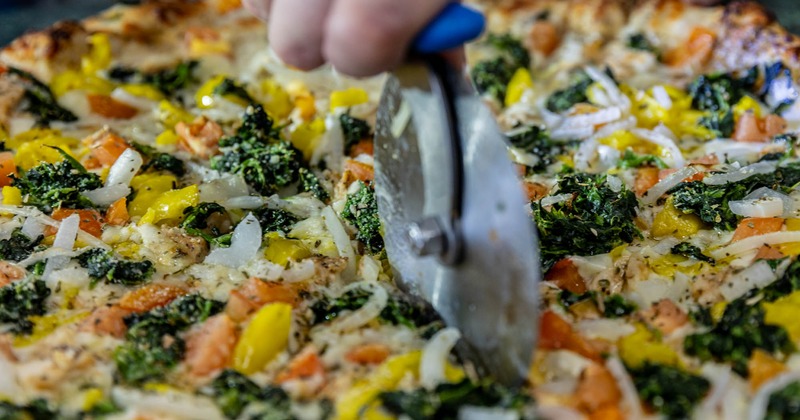 White Pizza, with chicken and vegetables