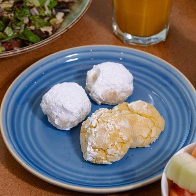 Plate of cookies.