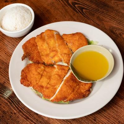 Crispy chicken with a side of lemon sauce.