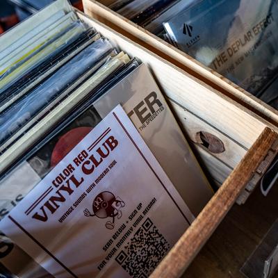 Decor, vinyls in the box