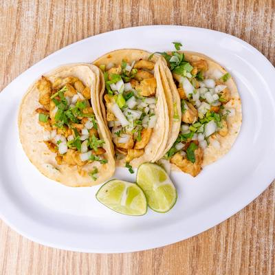 Chicken tacos, with onion, cilantro and lime