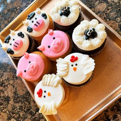 Farm animal cupcakes.