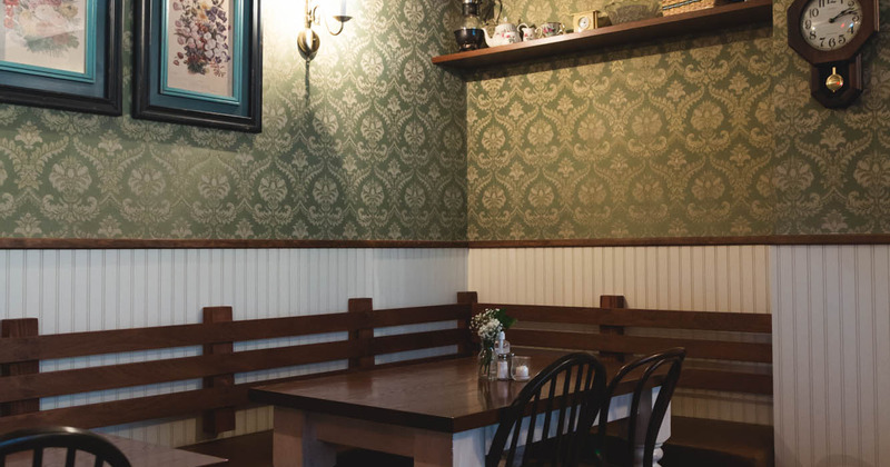 Interior, table in the corner