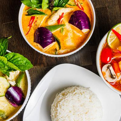 Multiple curry bowls and rice, top view.