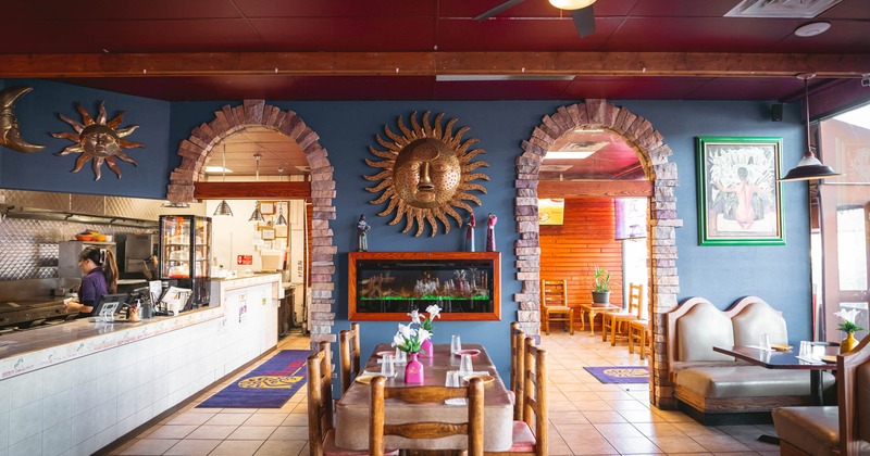 Interior, 2 colonades interior from bar to diner area, diner table and chairs