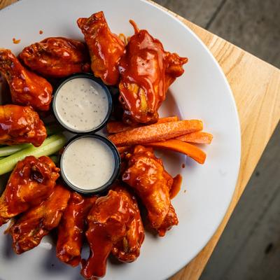 Buffalo wings and dip.