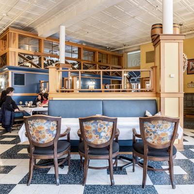 Table for six people