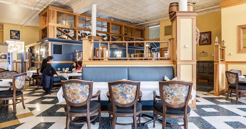 Table for six people