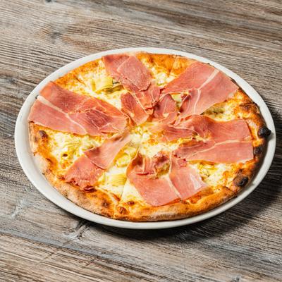 Romeo pizza, with mozzarella, artichokes, and prosciutto.