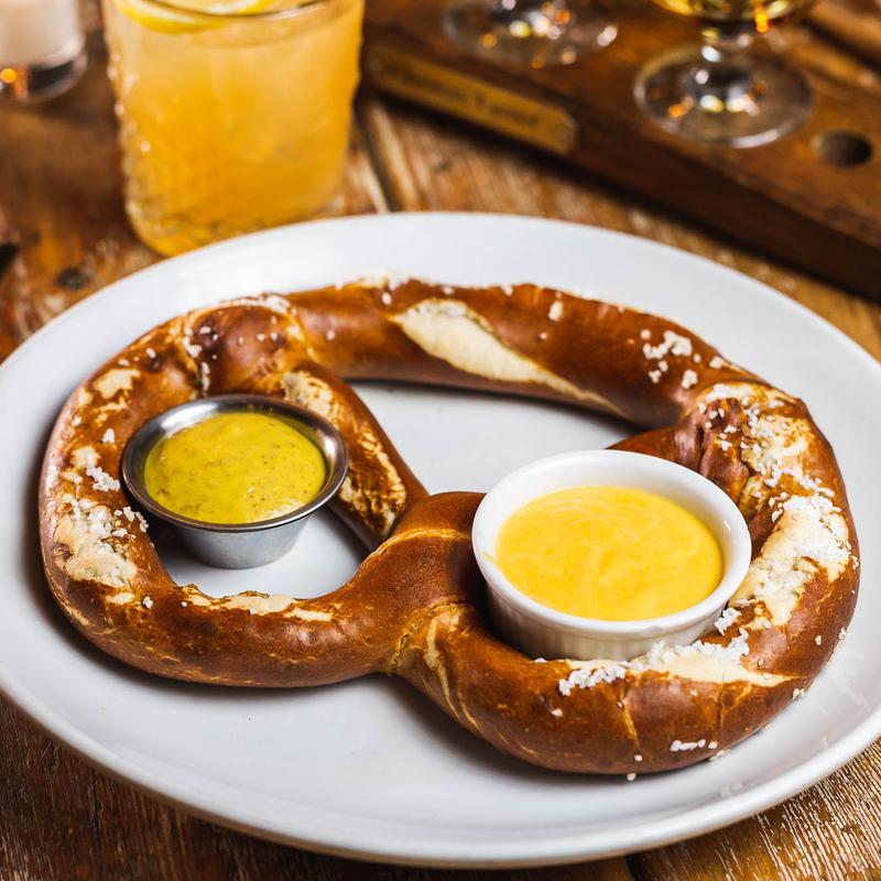 Jumbo Pretzel (V) photo