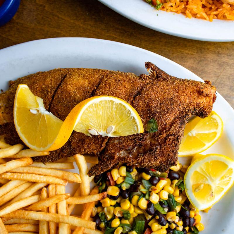 Pescado Entero Empanizado photo