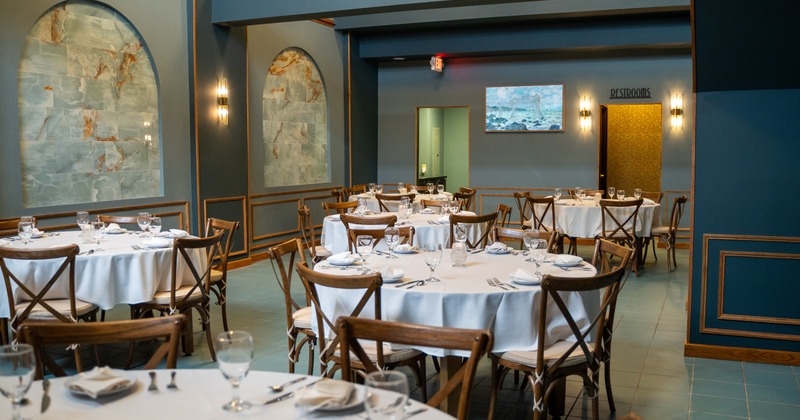 Diner room, wide view